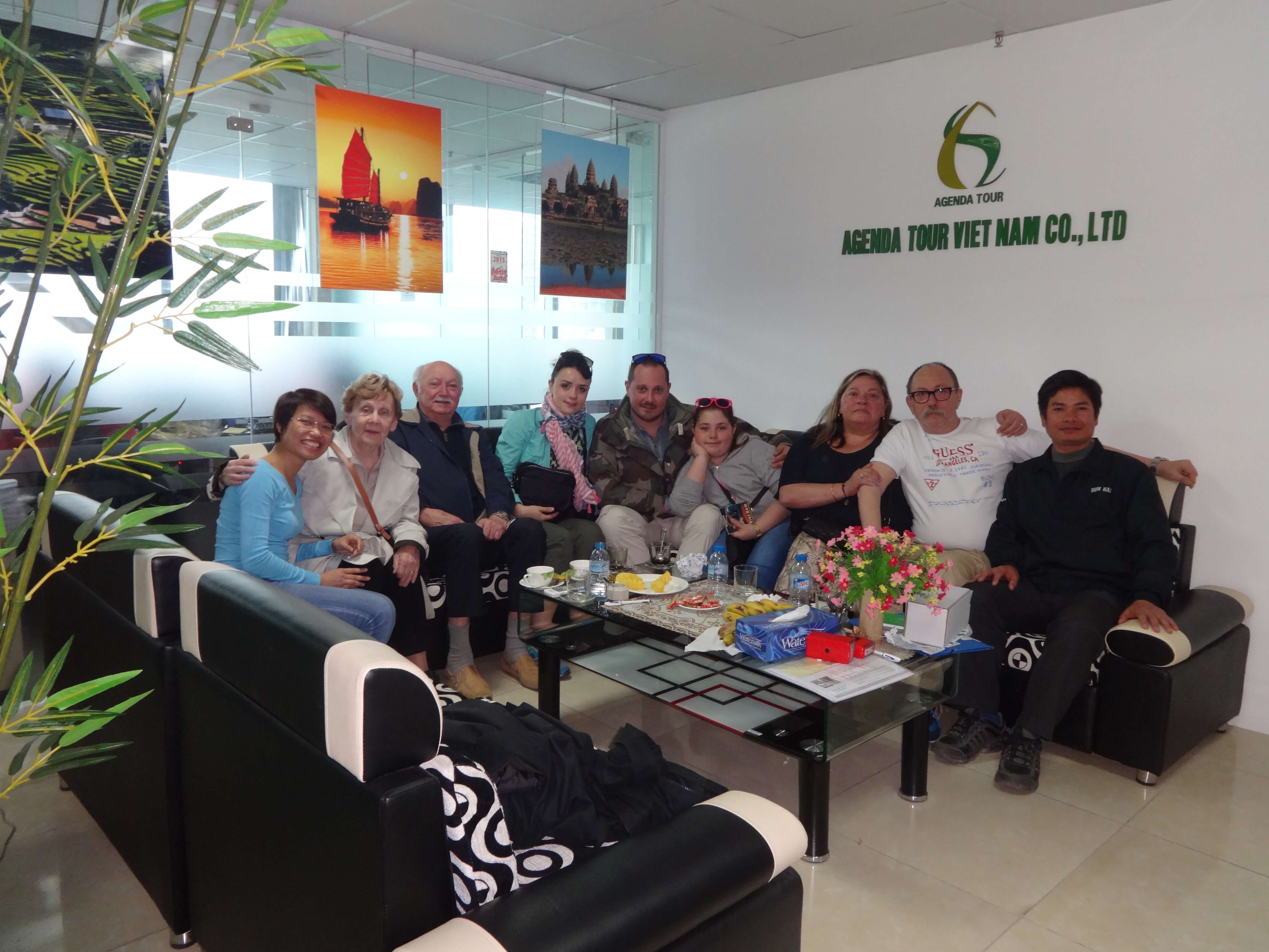 Voyageurs chez notre agence Agenda Tour Vietnam