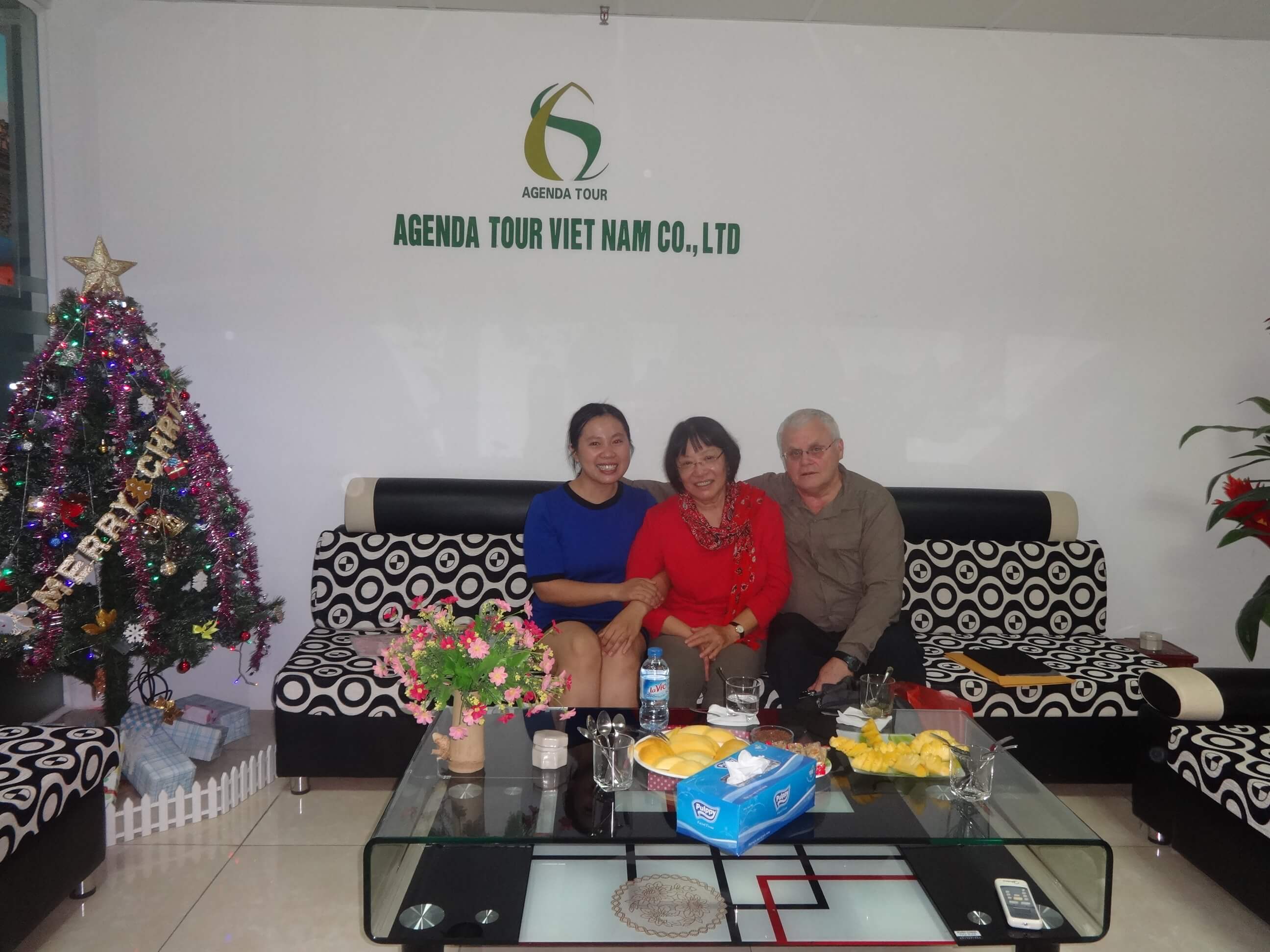 Mme Thu Hong et son Mari ( 2 voysges de 2 mois au Vietnam avec AGENDA TOUR)