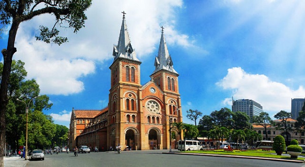 Cathédrale-Notre-Dame-de-Saigon