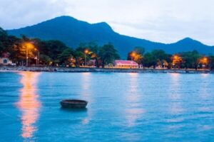 Voyage Vietnam: Le tourisme historique et de villégiature à Côn Dao