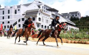Courses de cheveaux traditionnelles de Bac Ha