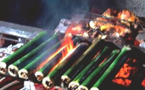 Le Cơm Lam – la nourriture spéciale des montagnards du Nord Ouest Vietnam