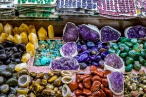 Le Marché des pierres semi – précieuses de Luc Yen à la montagne du Nord Vietnam