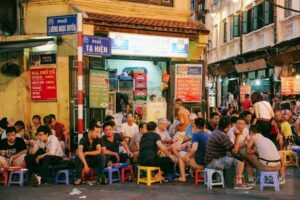 La rue Ta Hien: Un lieu animé au cœur de Hanoï