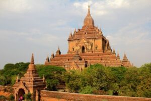 La beauté des temples et pagodes à Bagan en Birmanie