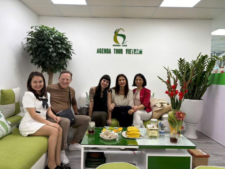 Avec agence locale francophone