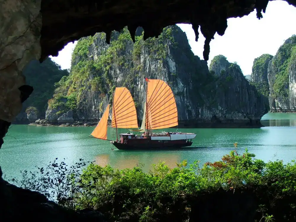 Croisière baie d&rsquo;Halong : les 7 meilleures depuis Hanoï