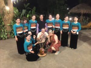 Voyage Vietnam, expérience authentique, groupe de touristes, culture locale, tourisme Vietnam.